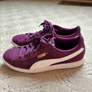Women’s size 8 puma … only worn once!